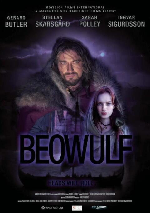 《过春天》剧照：佩佩站在口岸闸机前